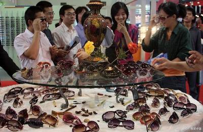 眼鏡店生意經(jīng) 以專(zhuān)業(yè)服務(wù)與體驗(yàn)創(chuàng)新驅(qū)動(dòng)銷(xiāo)售增長(zhǎng)