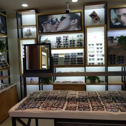 新視界眼鏡店（百聯(lián)徐匯店） 專(zhuān)業(yè)配鏡，點(diǎn)亮清晰視界